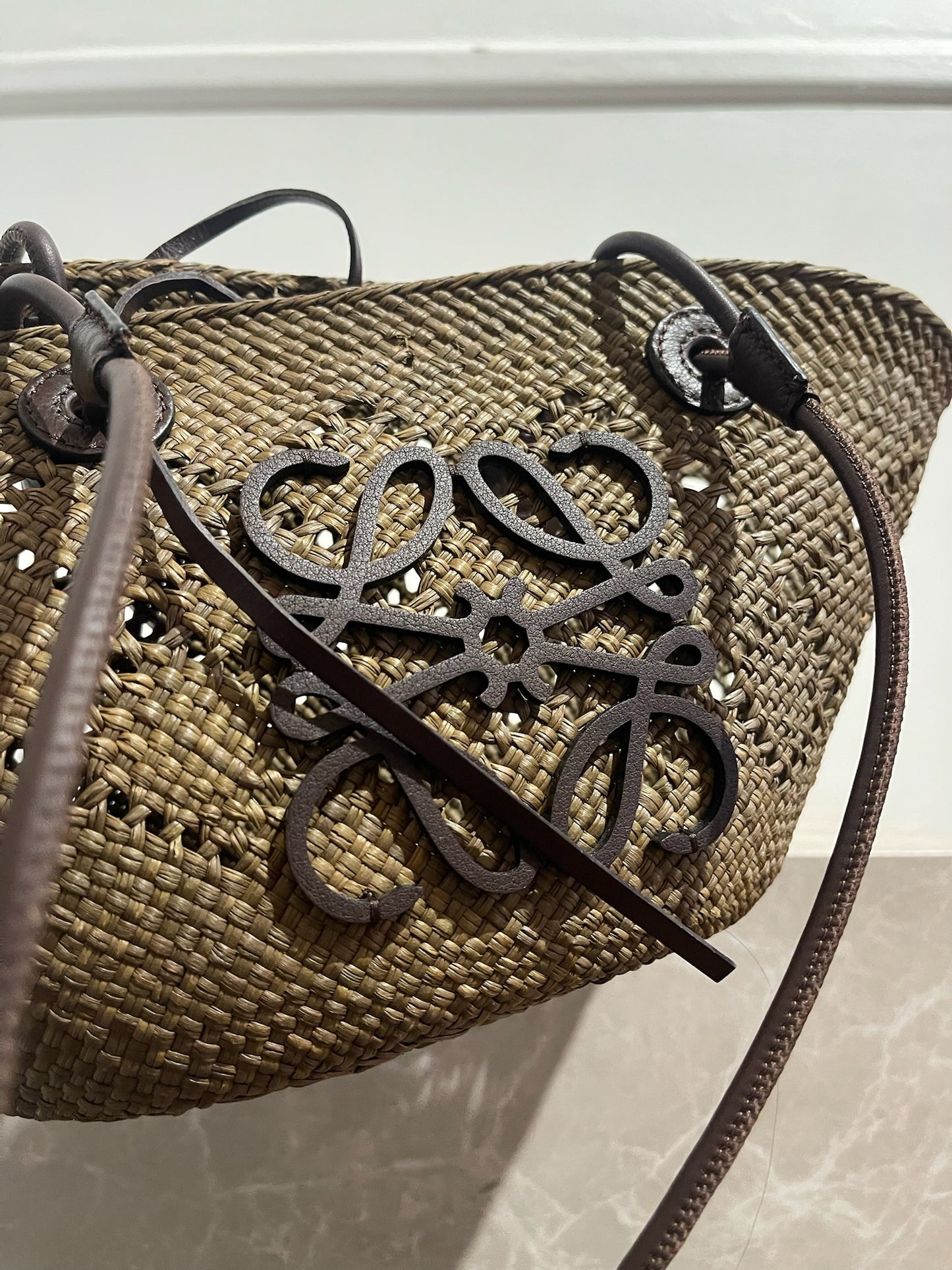 Sac Loewe panier Anagram kaki