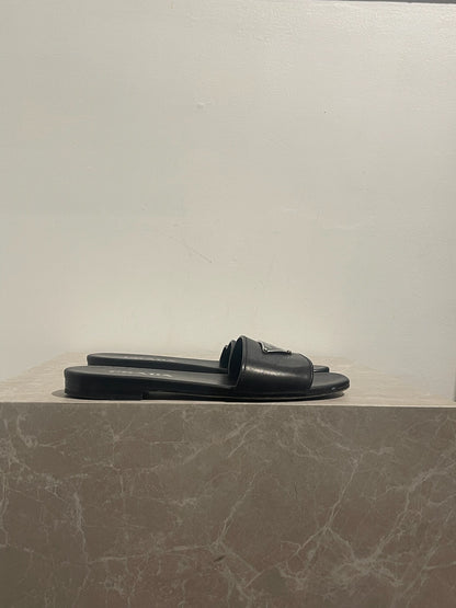 Sandales Prada noires T.37,5