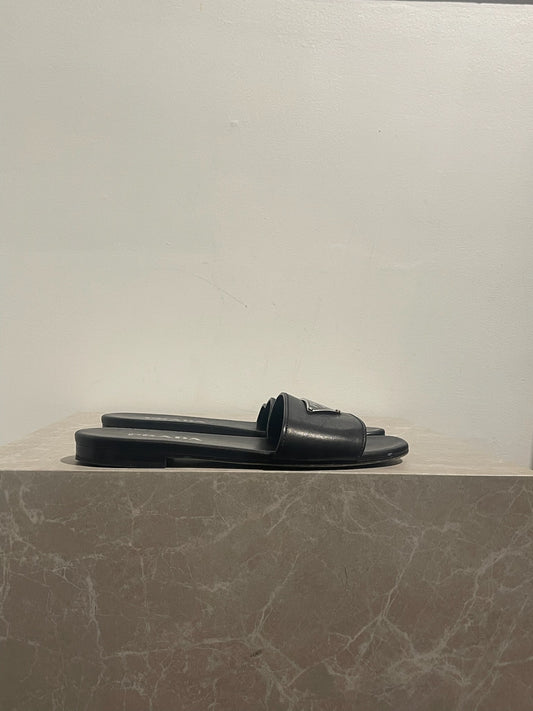 Sandales Prada noires T.37,5