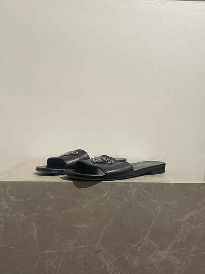 Sandales Prada noires T.37,5