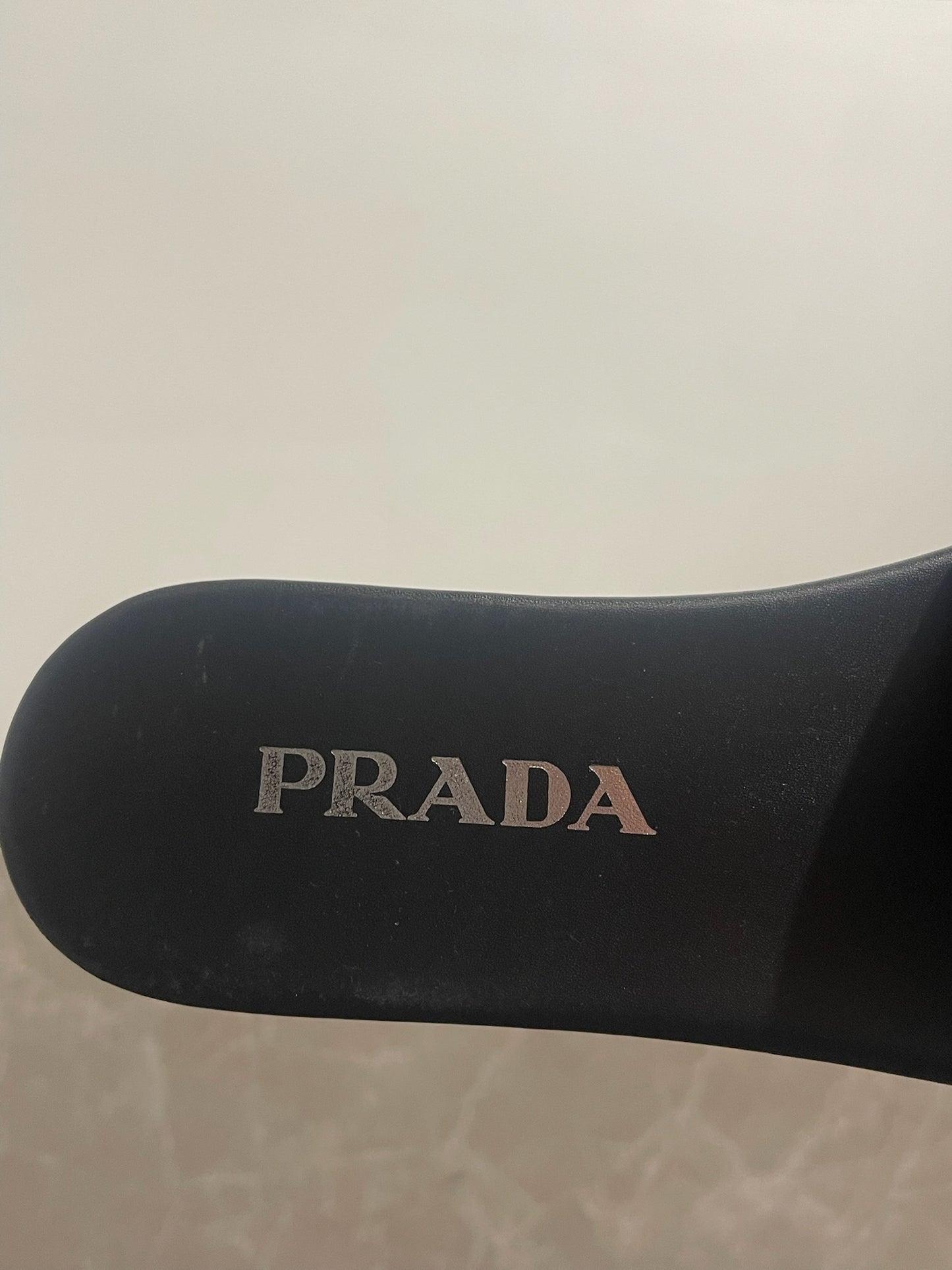 Sandales Prada noires T.37,5