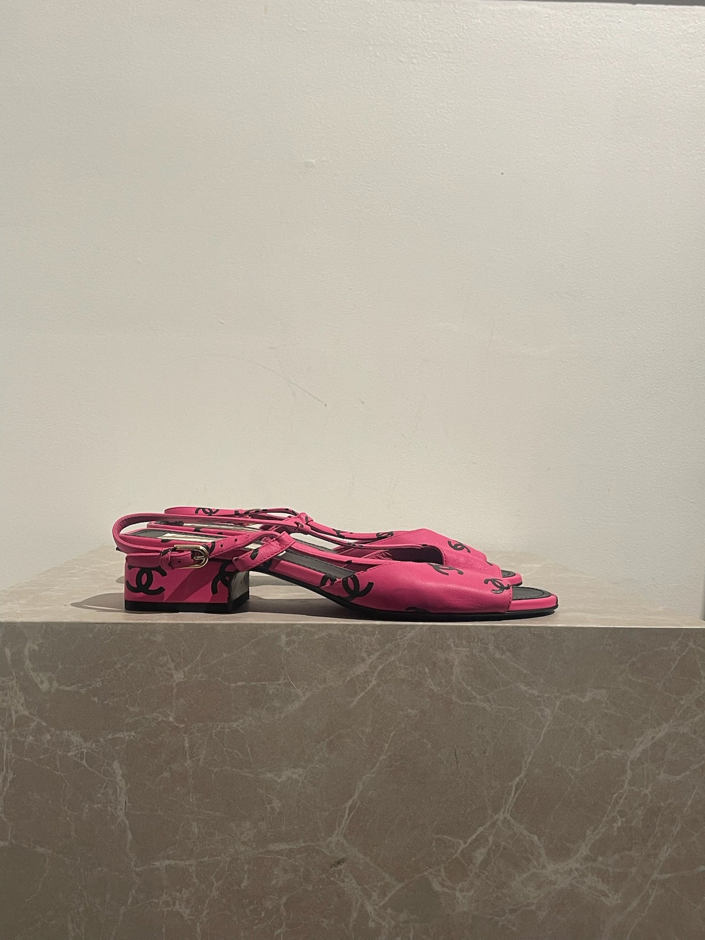 Sandales Chanel roses T.38