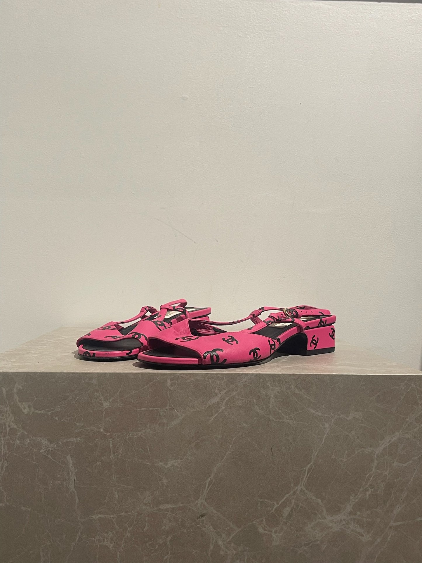 Sandales Chanel roses T.38