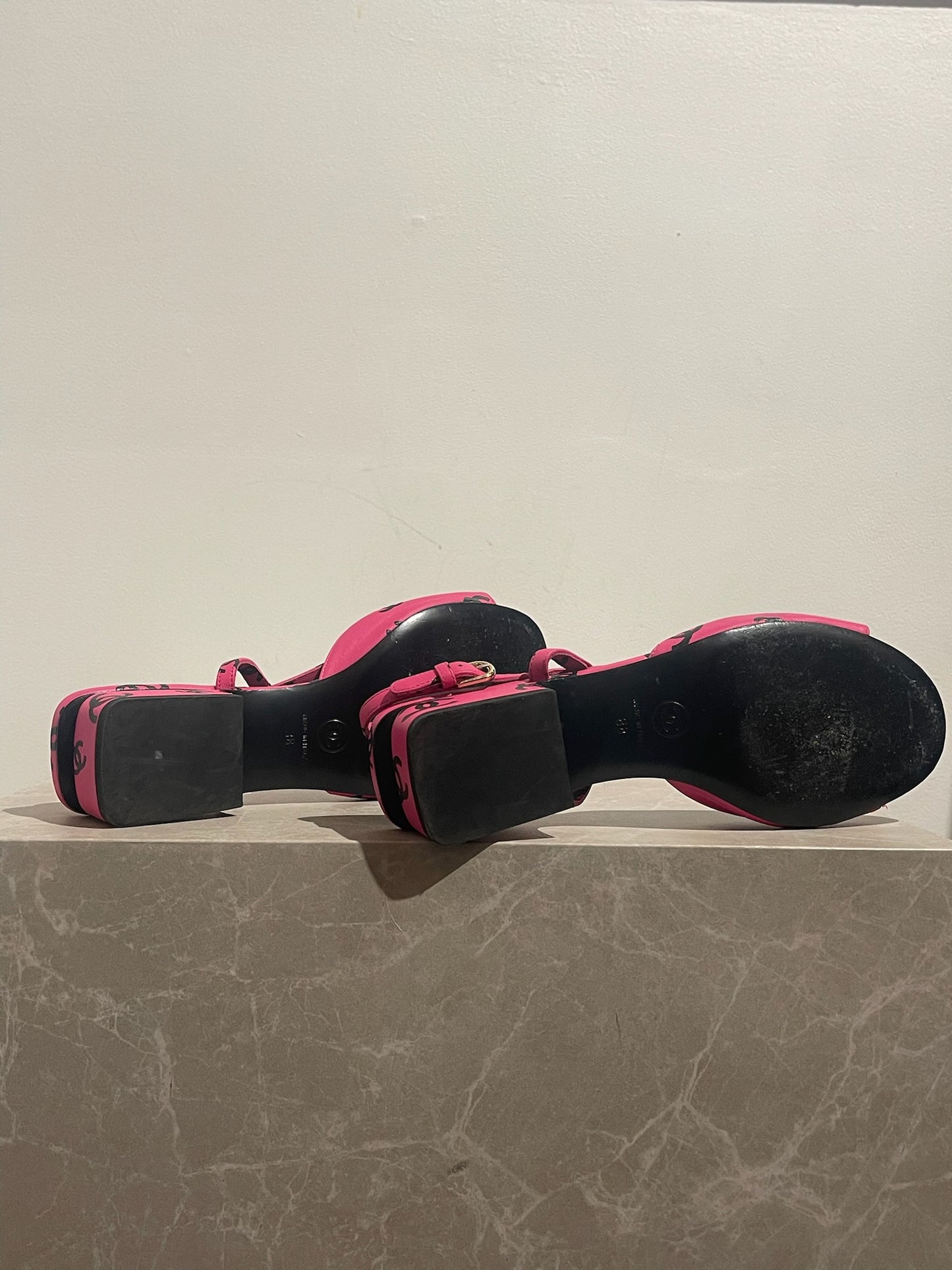 Sandales Chanel roses T.38