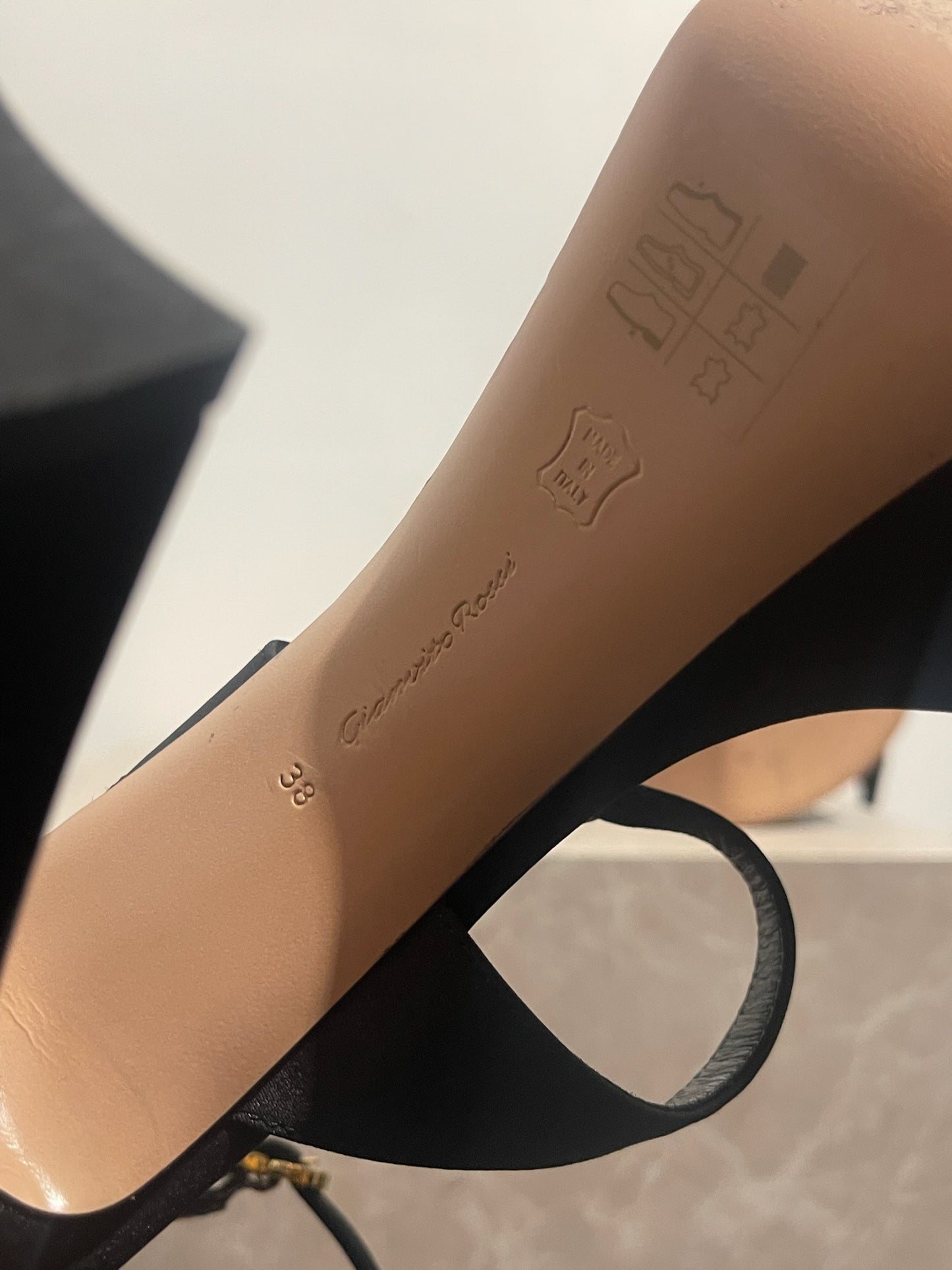 Sandales Gianvito Rossi noires T.38