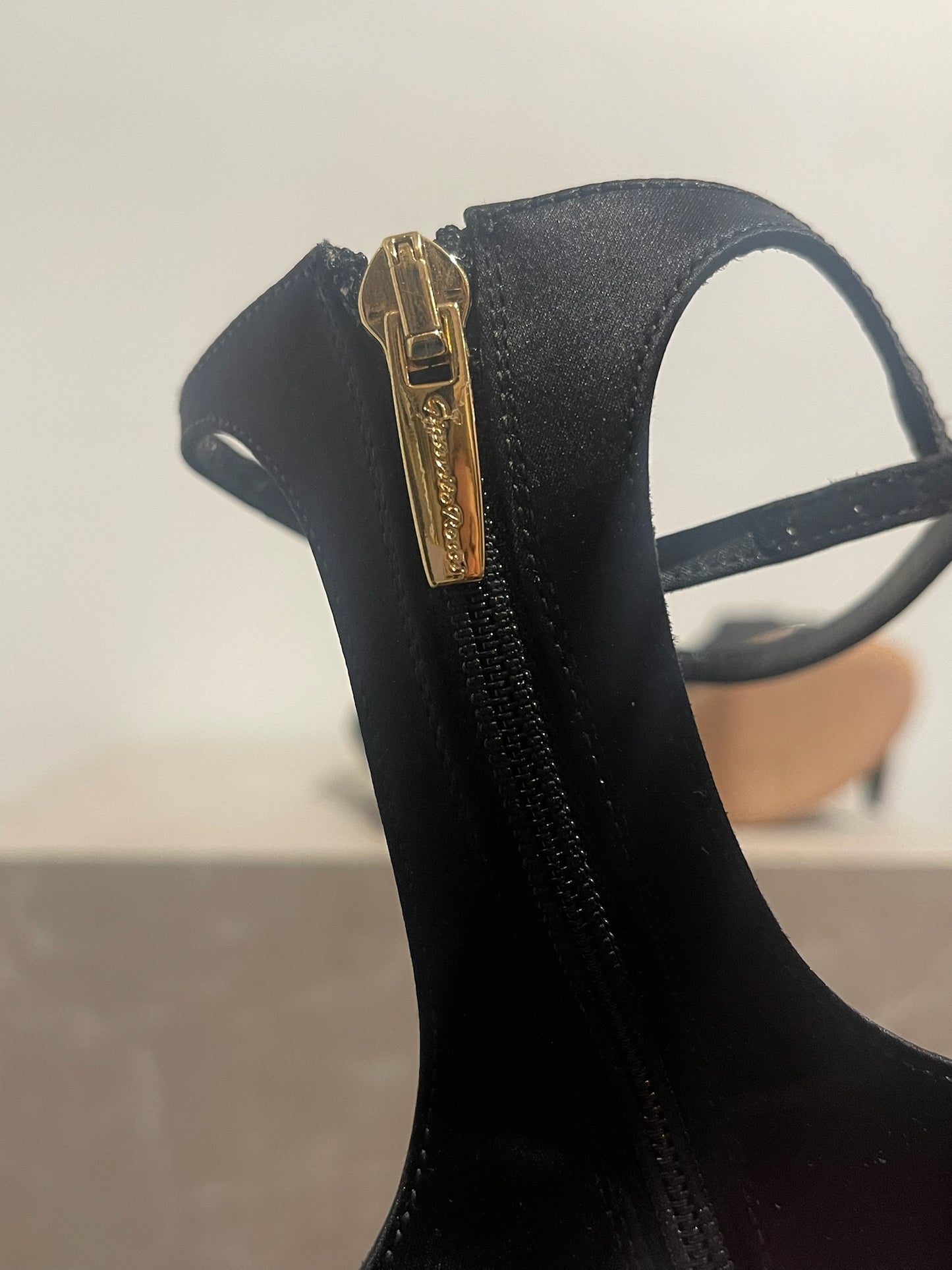 Sandales Gianvito Rossi noires T.38