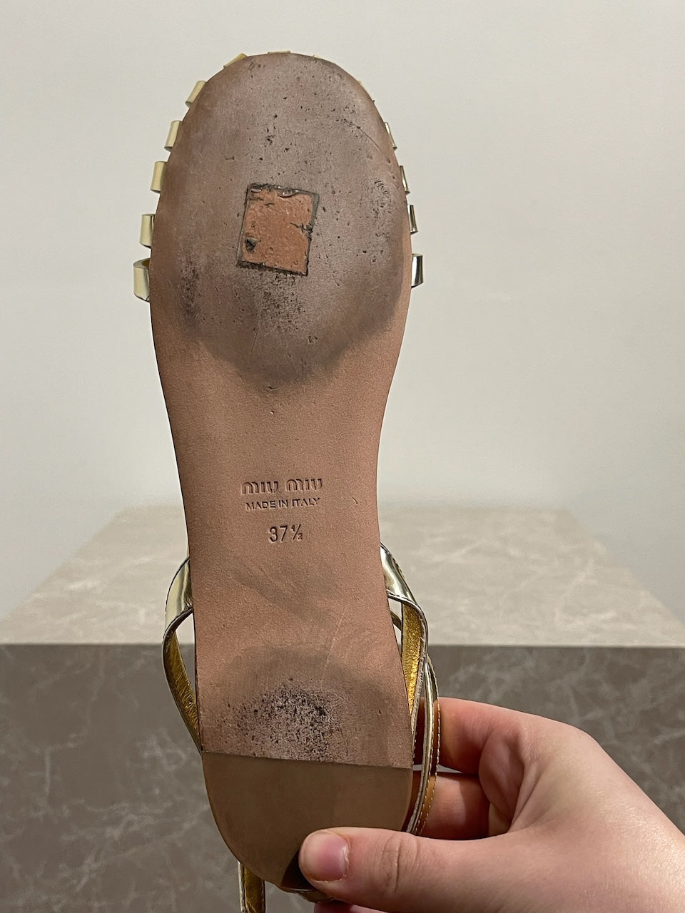 Sandales Miu Miu dorées T.37,5