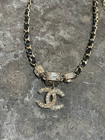 Collier Chanel cuir CC