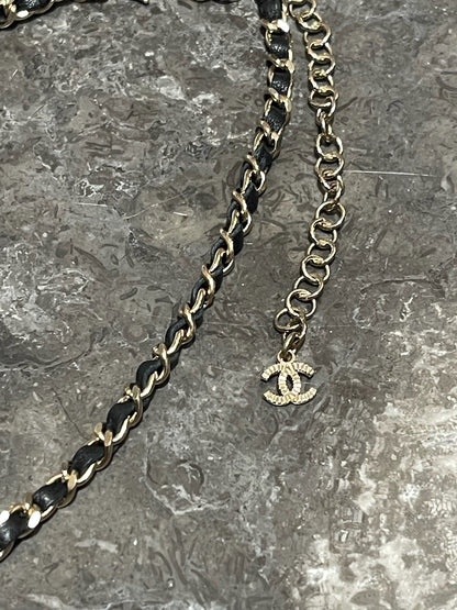Collier Chanel cuir CC