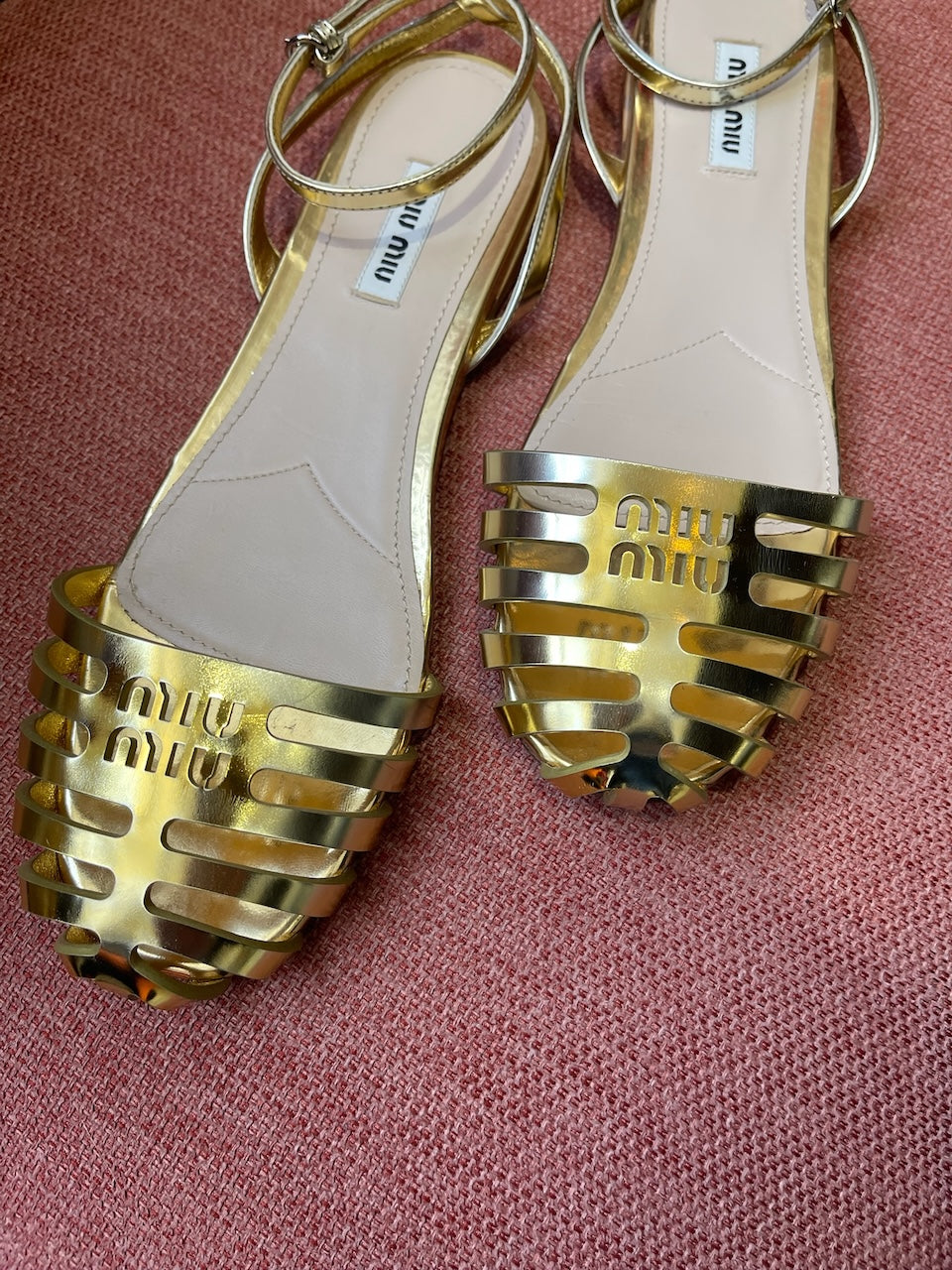 Sandales Miu Miu dorées T.37,5