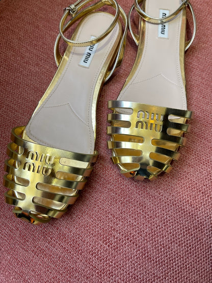 Sandales Miu Miu dorées T.37,5