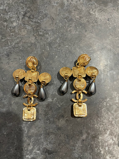 Boucles d'oreilles clip Chanel dorées