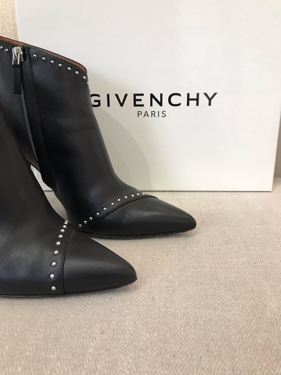 Boots Givenchy noires T.37