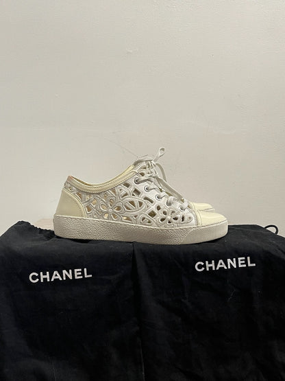Baskets Chanel blanche T.37