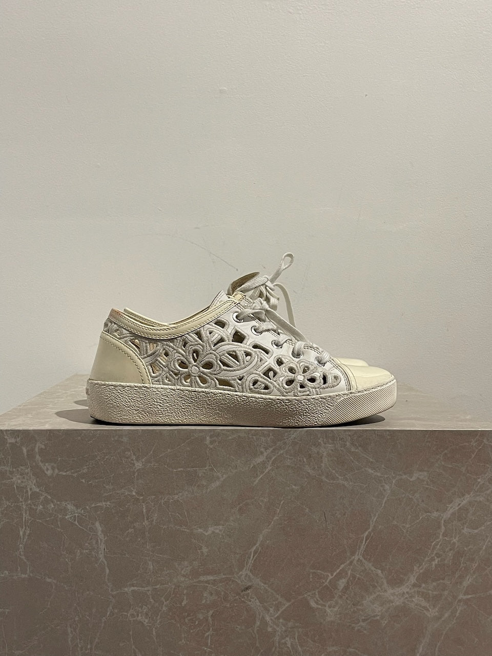 Baskets Chanel blanche T.37