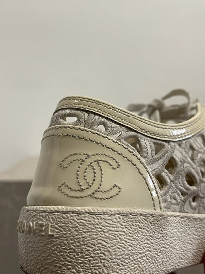 Baskets Chanel blanche T.37