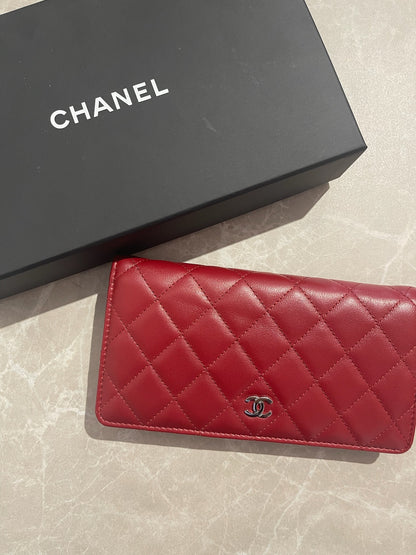 Portefeuille Chanel rouge NEUF