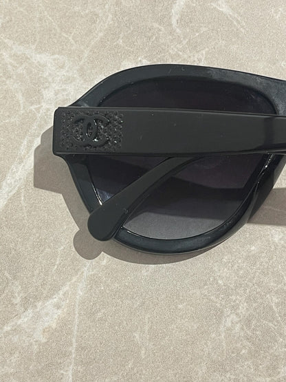 Lunettes de soleil Aviator Chanel noires