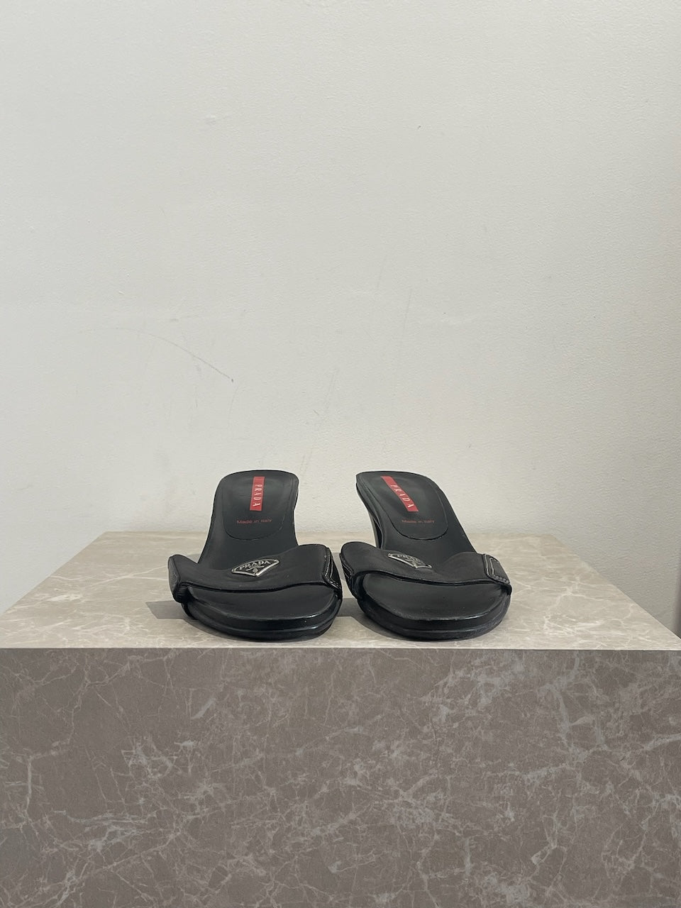 Mules Prada noires T.39
