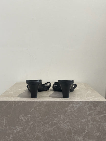 Mules Prada noires T.39