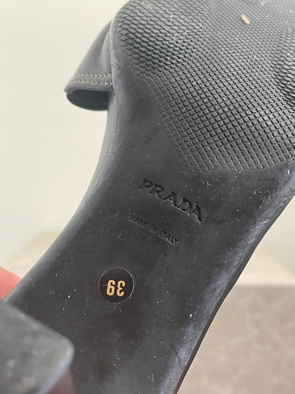 Mules Prada noires T.39