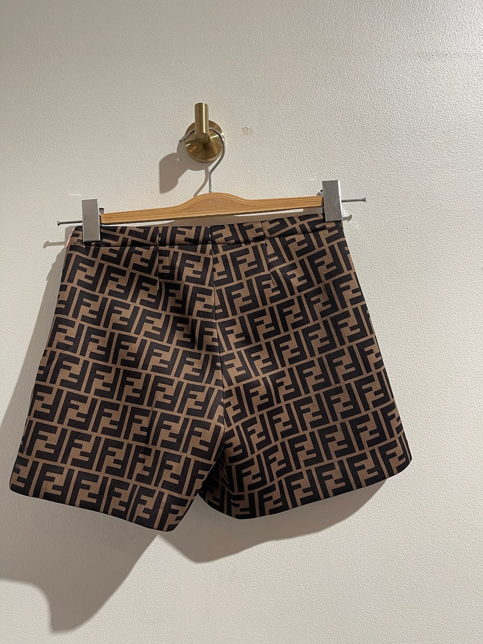 Short Fendi Kids T.9 ans