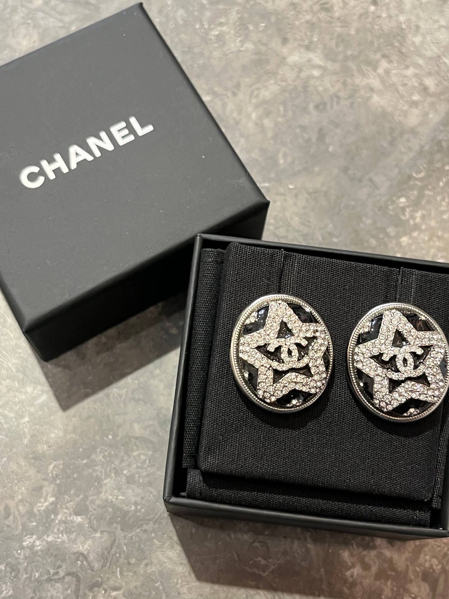 Boucles d'oreilles Chanel étoiles NEUVES