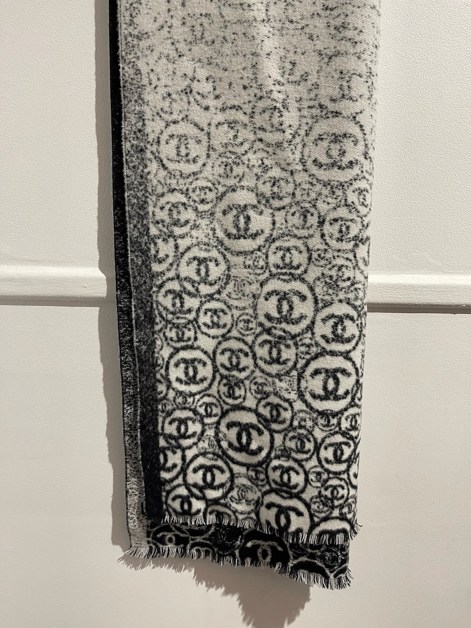 Etole Chanel noire et blanche NEUVE