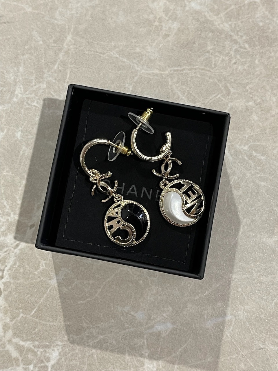 Boucles d'oreilles Chanel Yin Yang