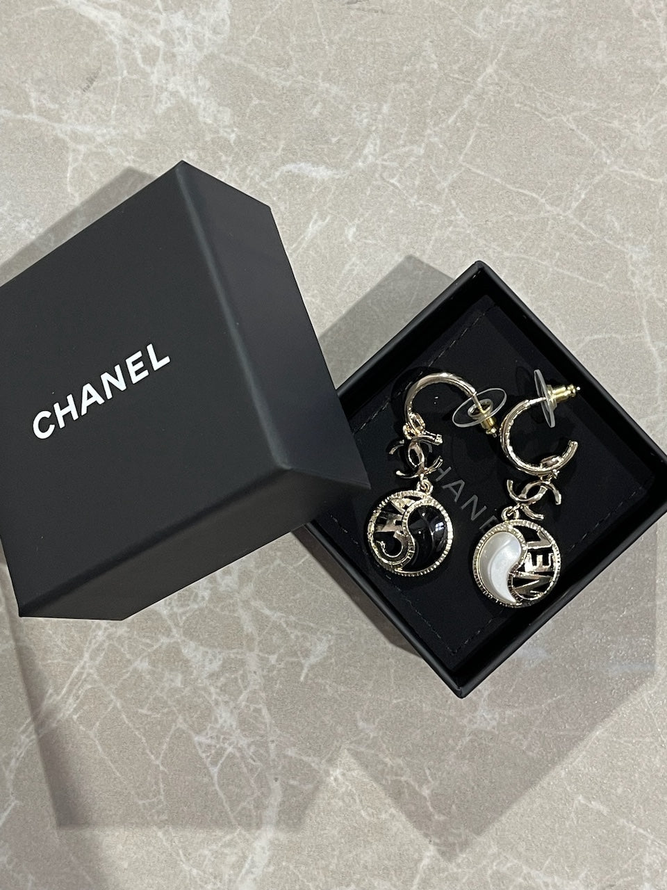 Boucles d'oreilles Chanel Yin Yang