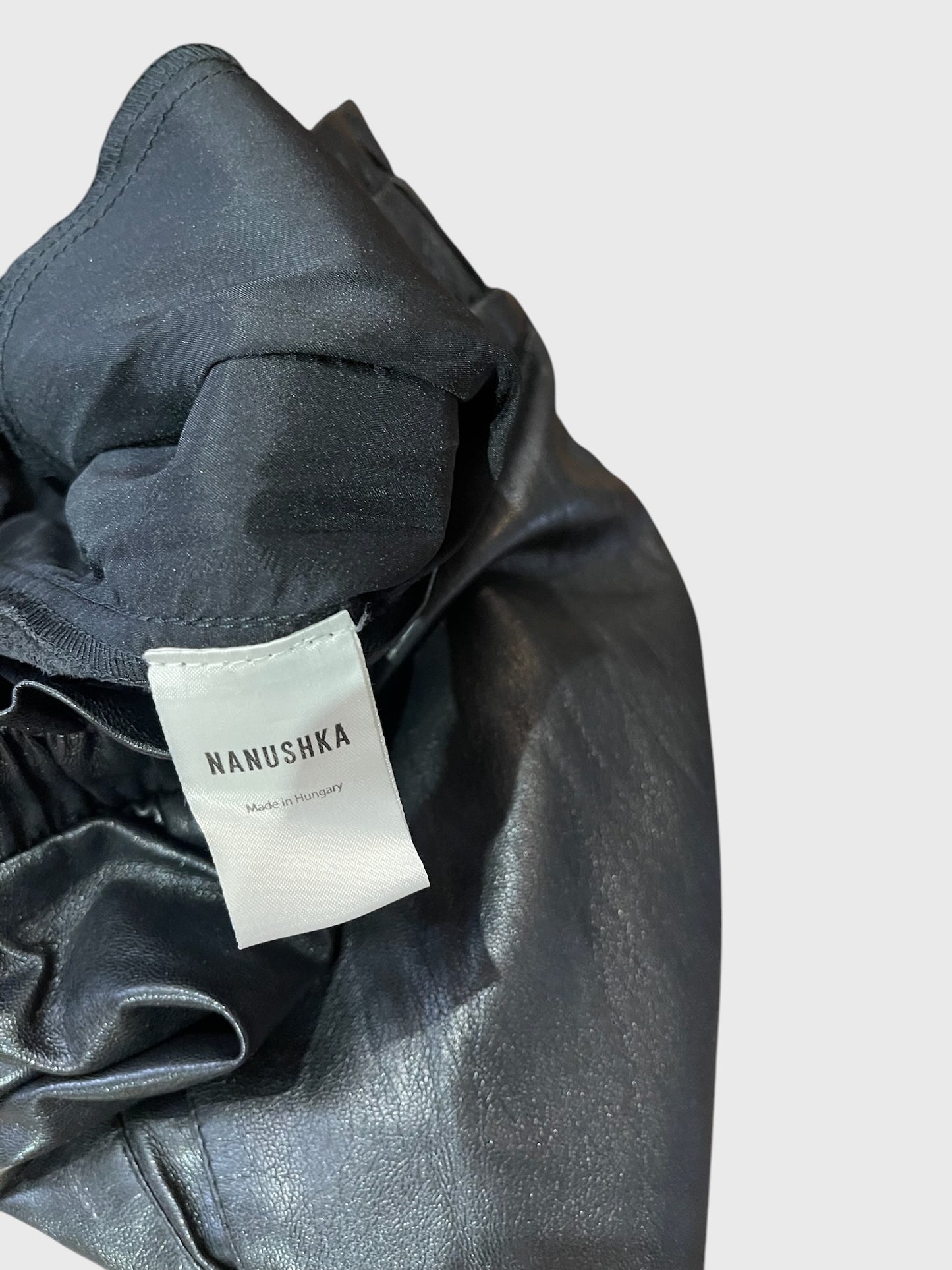 Short Nanushka noir T.S