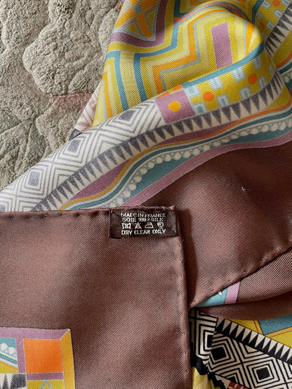 Carré 90 Hermès Les cents plis des Miao