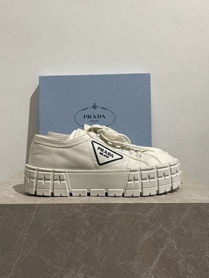 Baskets Prada blanches T.38,5