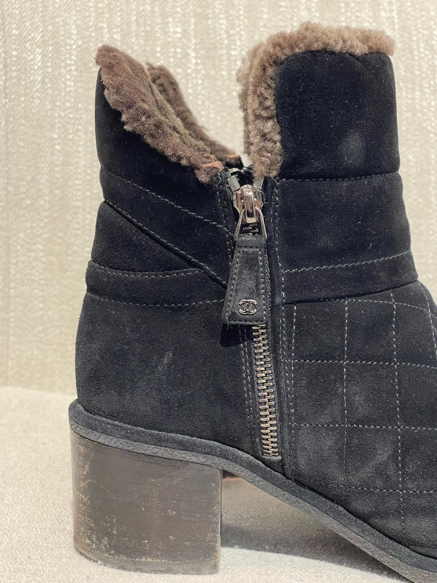 Boots Chanel fourrées T.37,5