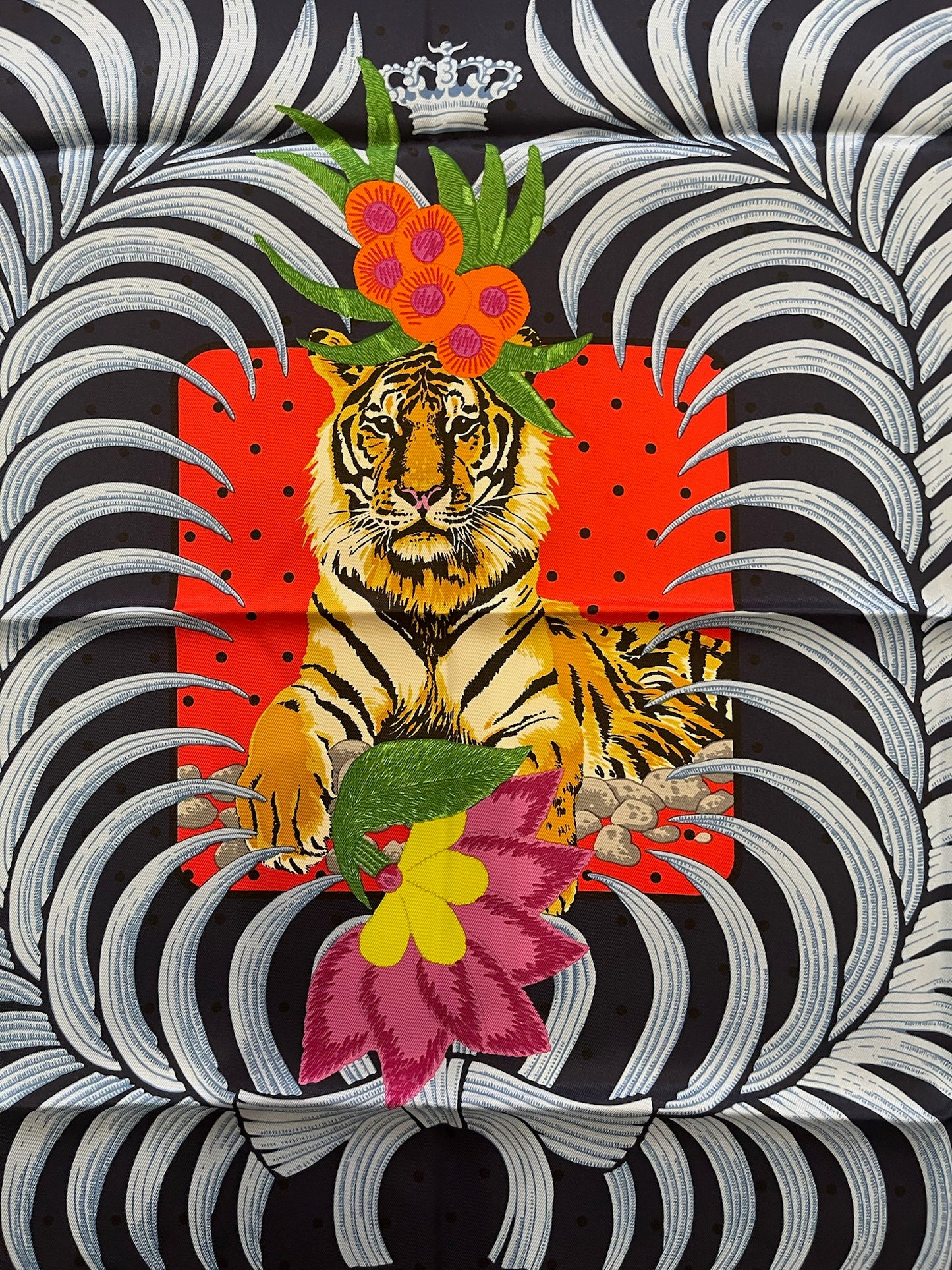 Foulard 70 Hermès Tigre Royal Fleuri