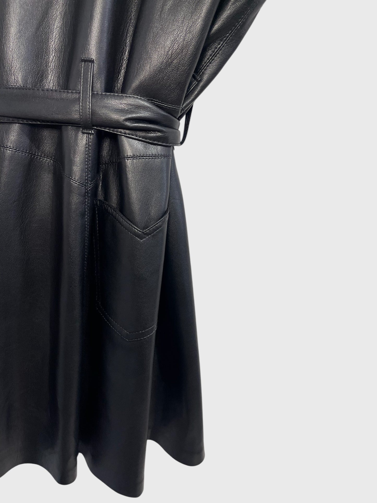 Robe Nanushka noire T.S