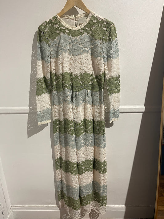 Robe Burberry dentelle T.36