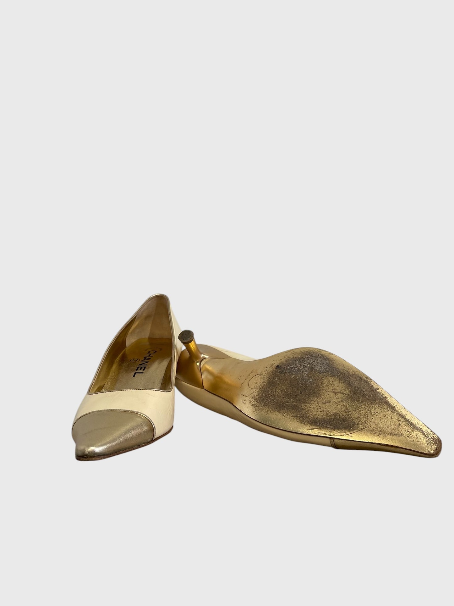 Escarpins Chanel dorés T.37