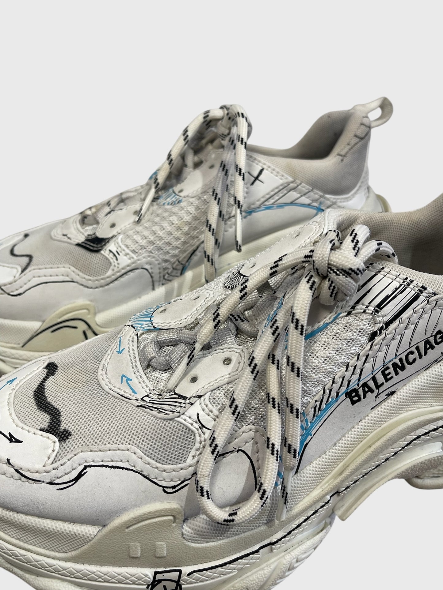 Baskets Balenciaga Triple S blanc T.37
