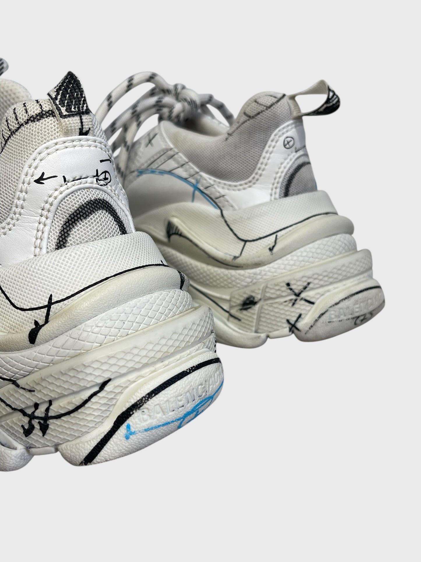 Baskets Balenciaga Triple S blanc T.37