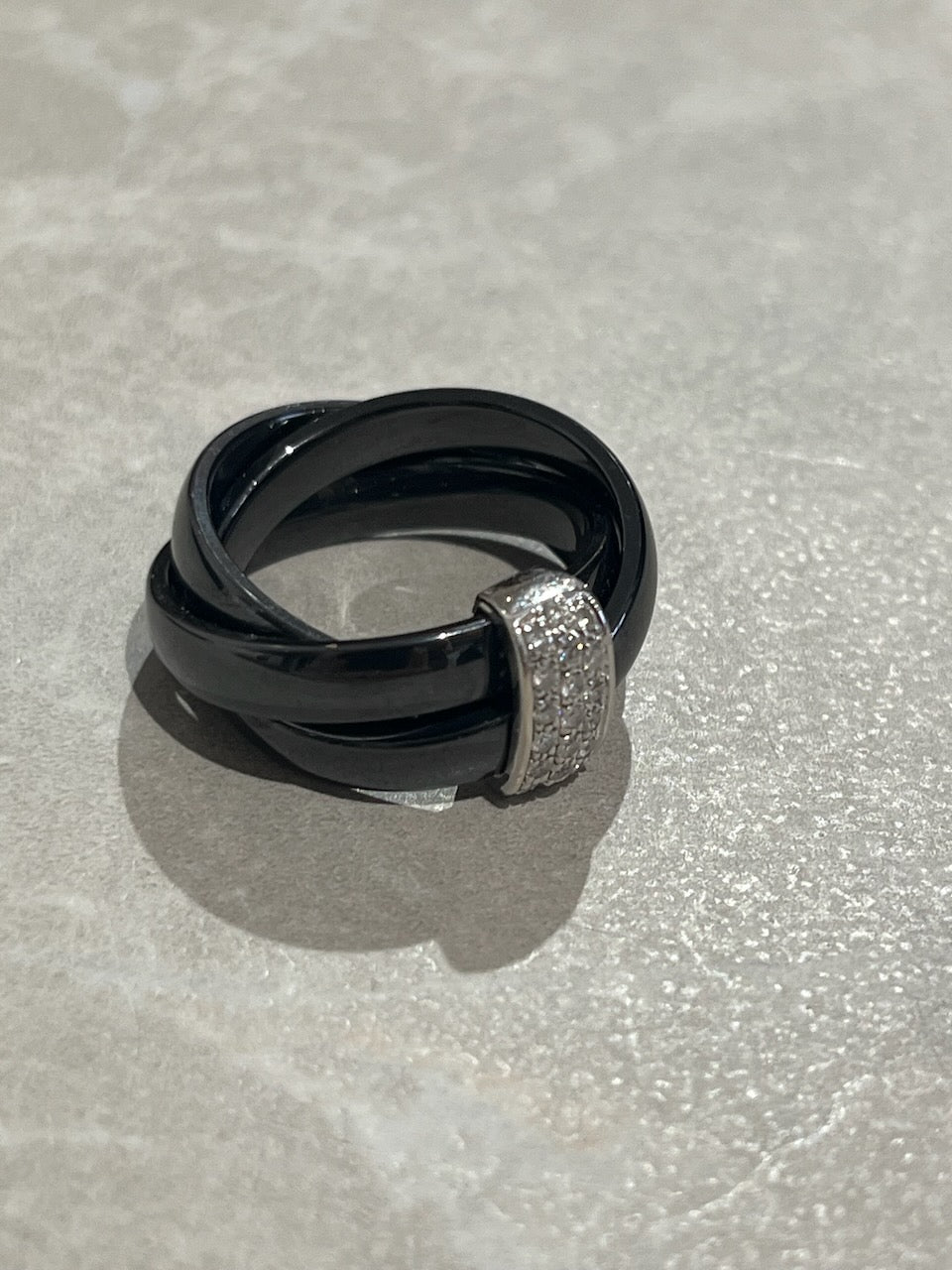 Bague ceramique et diamants T.57