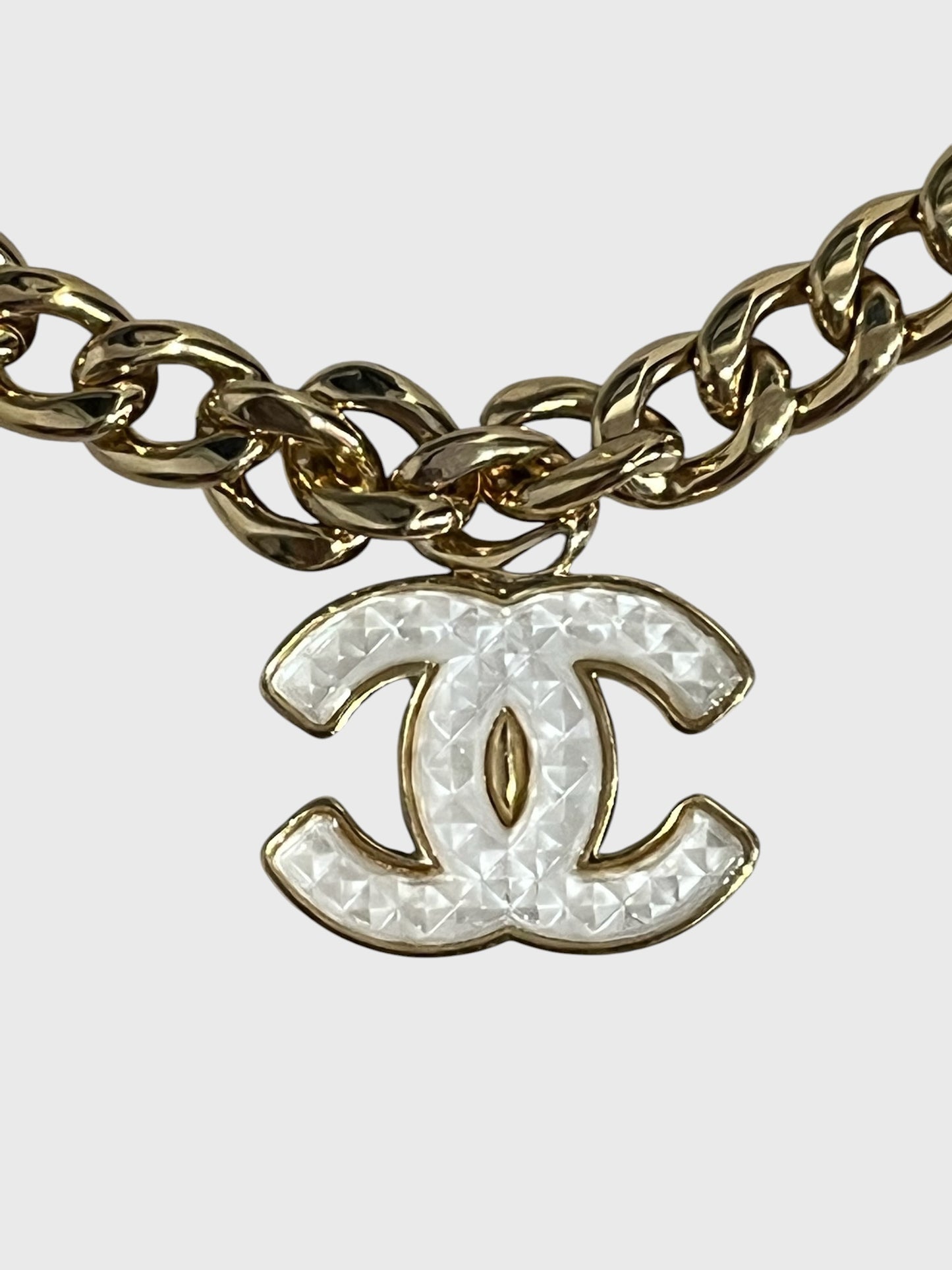 Collier Chanel CC