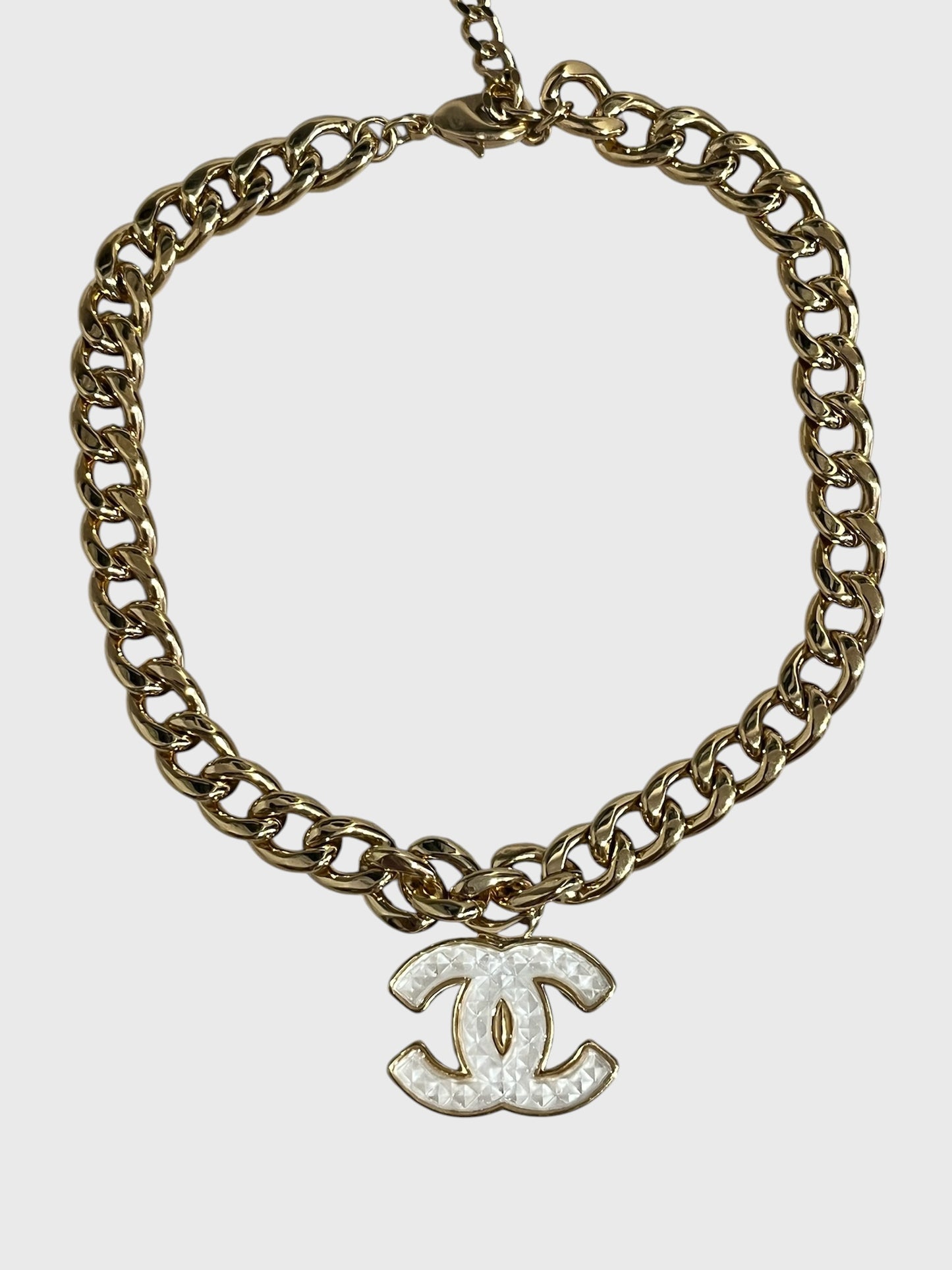 Collier Chanel CC