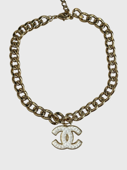 Collier Chanel CC