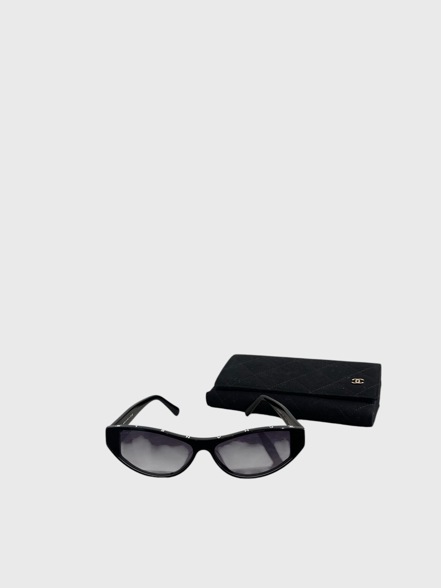 Lunettes de soleil Chanel noires