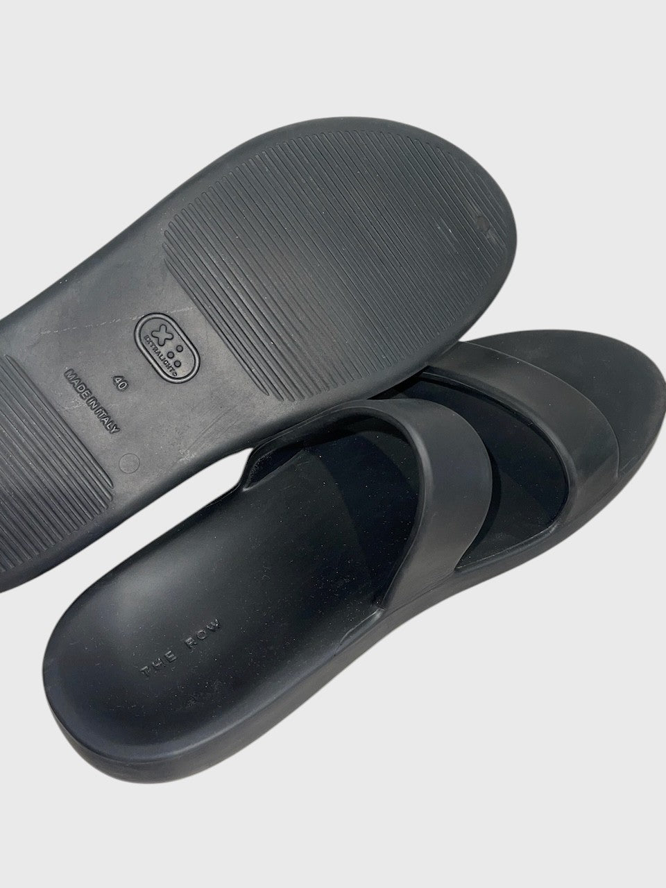 Sandales The Row noires T.40