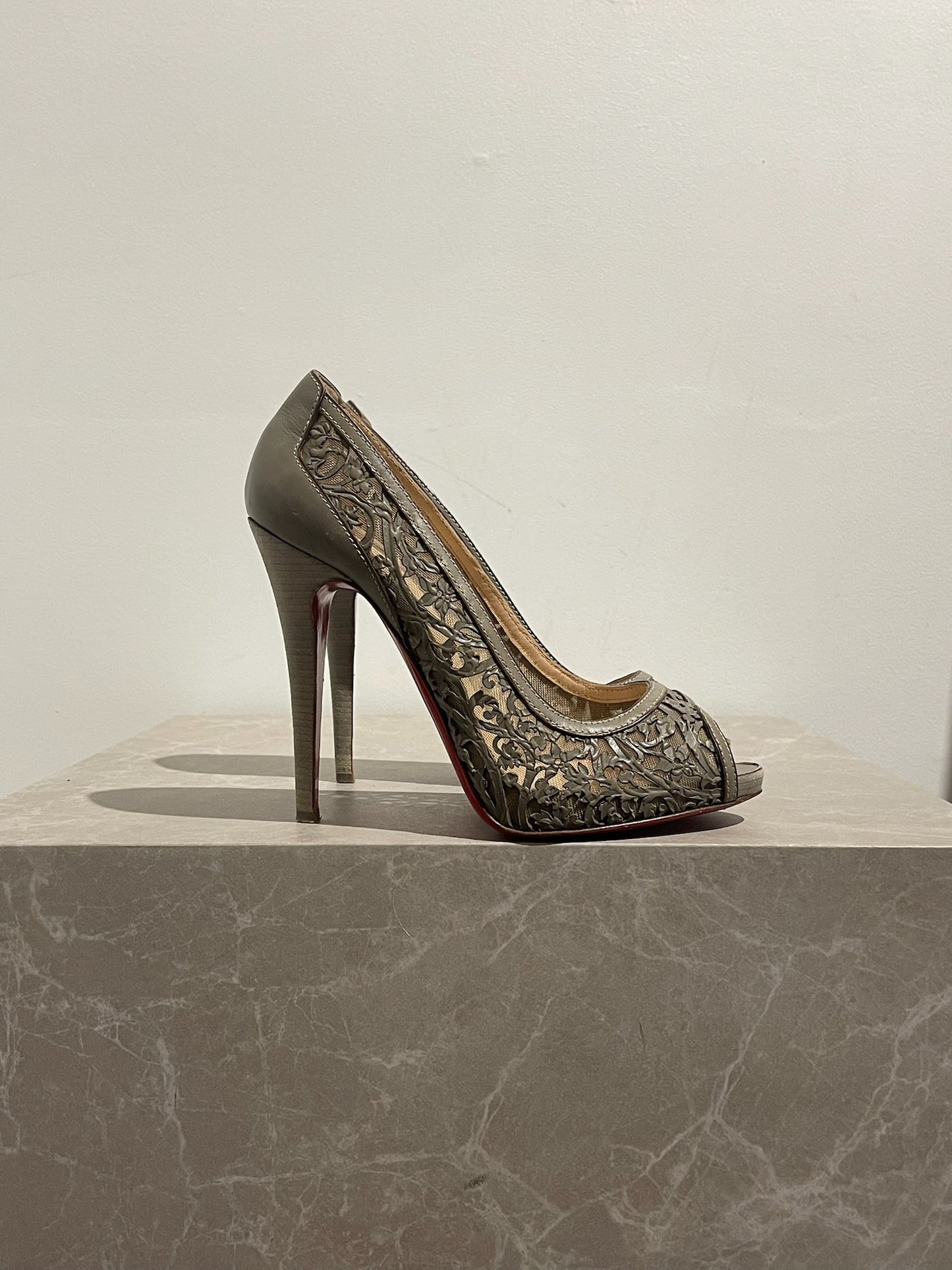 Escarpins Christian Louboutin beige T.38