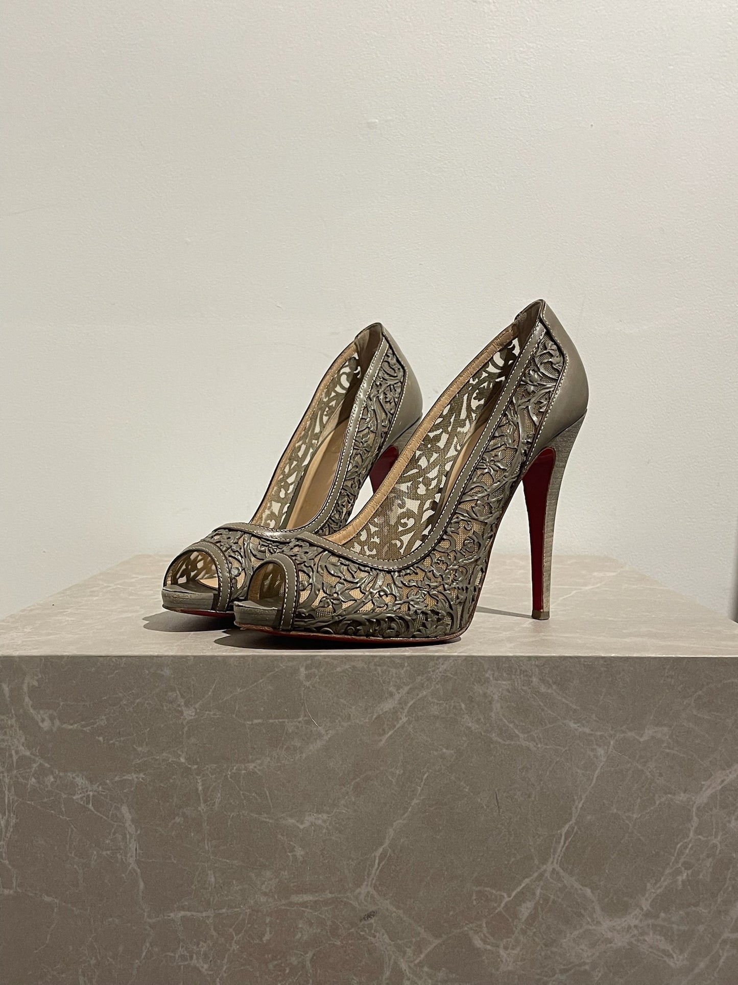 Escarpins Christian Louboutin beige T.38