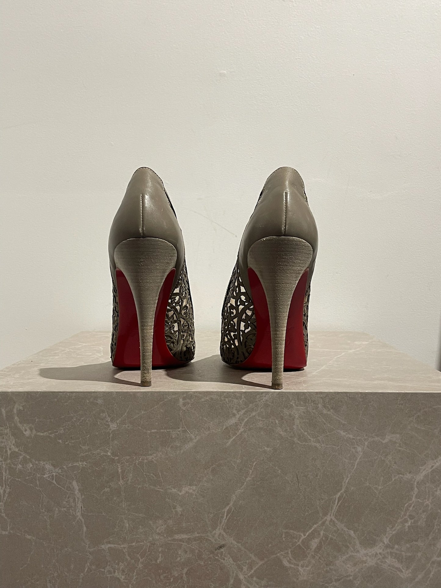 Escarpins Christian Louboutin beige T.38