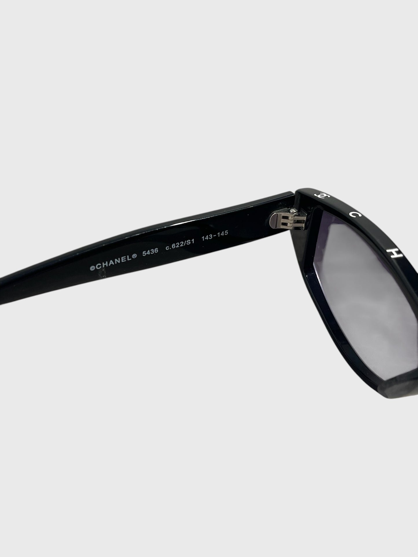 Lunettes de soleil Chanel noires